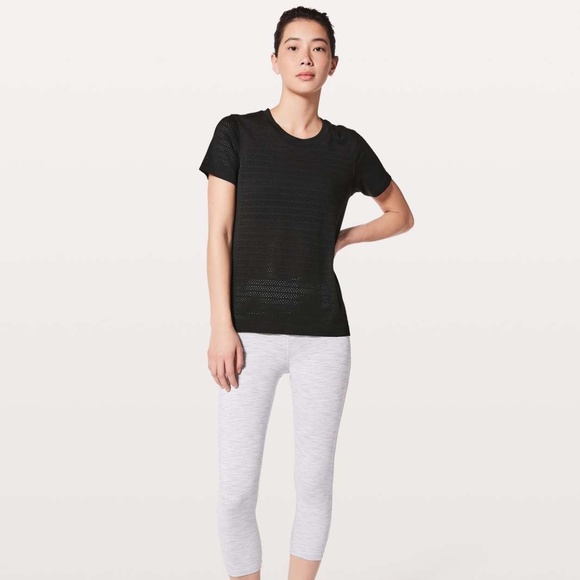 Lululemon • Black Breeze By Short Sleeve Tee - Picture 2 of 6